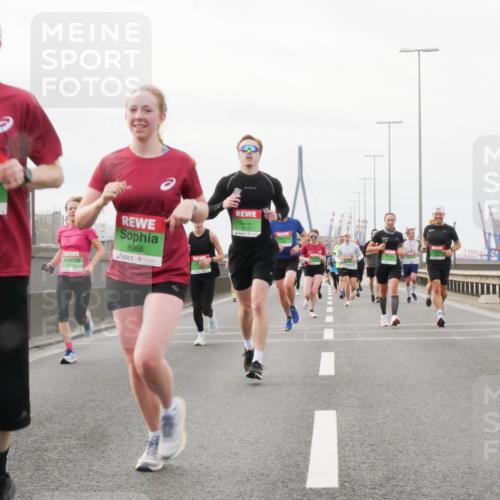 03.10.2025 - Köhlbrandbrückenlauf Matties Gatica Varas http://msf.ph/oto/9188526 03.10.2025 15:54:37 Position 3 9067, 9068, 9710 meine-sportfotos.de