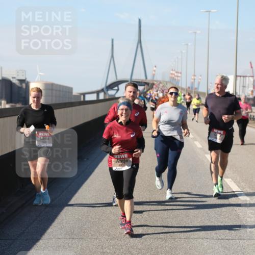 03.10.2025 - Köhlbrandbrückenlauf Yannick Fuchs http://msf.ph/oto/9188528 03.10.2025 12:07:53 Position 3 5482, 4935 meine-sportfotos.de