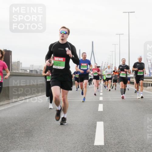 03.10.2025 - Köhlbrandbrückenlauf Matties Gatica Varas http://msf.ph/oto/9188530 03.10.2025 15:54:38 Position 3 9509, 9710 meine-sportfotos.de
