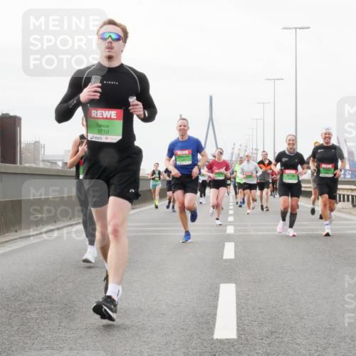 03.10.2025 - Köhlbrandbrückenlauf Matties Gatica Varas http://msf.ph/oto/9188533 03.10.2025 15:54:38 Position 3 9710 meine-sportfotos.de