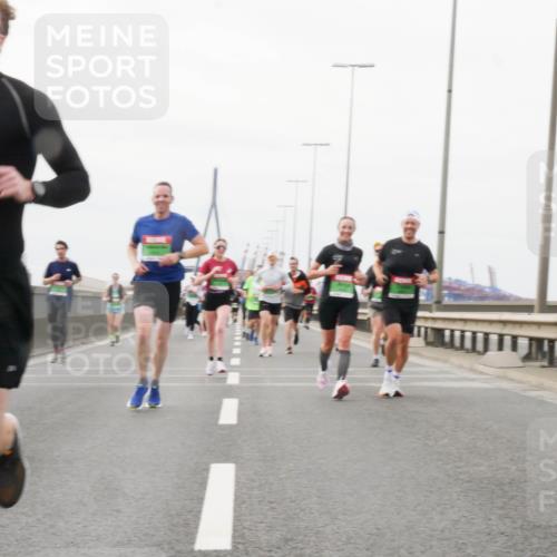 03.10.2025 - Köhlbrandbrückenlauf Matties Gatica Varas http://msf.ph/oto/9188535 03.10.2025 15:54:39 Position 3  meine-sportfotos.de