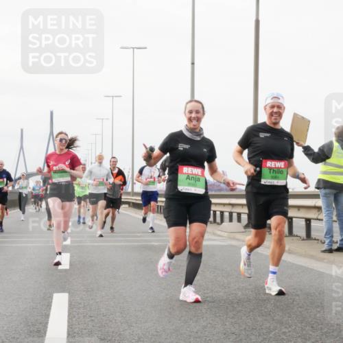 03.10.2025 - Köhlbrandbrückenlauf Matties Gatica Varas http://msf.ph/oto/9188544 03.10.2025 15:54:41 Position 3 9060, 9061 meine-sportfotos.de