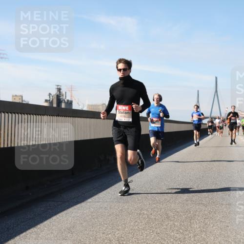 03.10.2025 - Köhlbrandbrückenlauf Yannick Fuchs http://msf.ph/oto/9188549 03.10.2025 11:47:47 Position 3 1300, 4116 meine-sportfotos.de