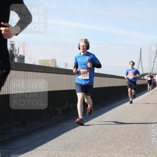 03.10.2025 - Köhlbrandbrückenlauf Yannick Fuchs http://msf.ph/oto/9188555 03.10.2025 11:47:48 Position 3 4116, 4214 meine-sportfotos.de
