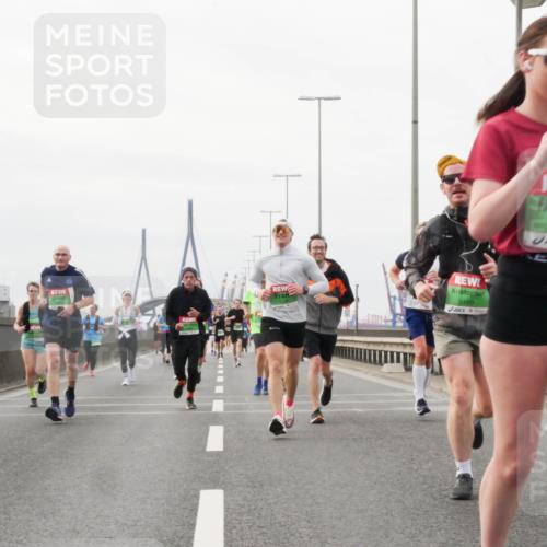 03.10.2025 - Köhlbrandbrückenlauf Matties Gatica Varas http://msf.ph/oto/9188556 03.10.2025 15:54:43 Position 3 9169, 7203 meine-sportfotos.de