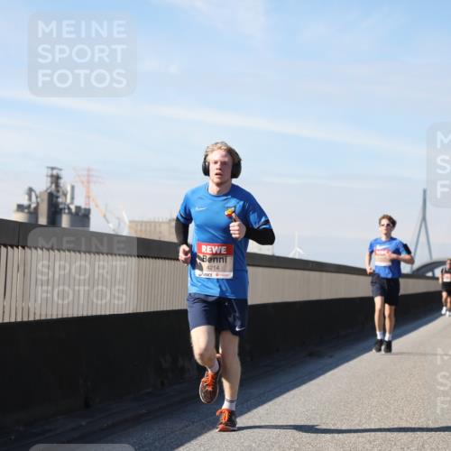 03.10.2025 - Köhlbrandbrückenlauf Yannick Fuchs http://msf.ph/oto/9188562 03.10.2025 11:47:48 Position 3 4214 meine-sportfotos.de