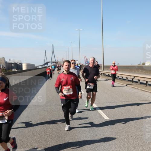 03.10.2025 - Köhlbrandbrückenlauf Yannick Fuchs http://msf.ph/oto/9188563 03.10.2025 12:07:55 Position 3 5340 meine-sportfotos.de