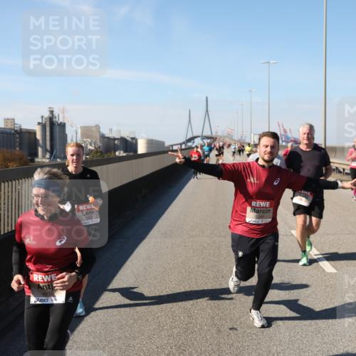 03.10.2025 - Köhlbrandbrückenlauf Yannick Fuchs http://msf.ph/oto/9188569 03.10.2025 12:07:56 Position 3 4935, 5482, 5340 meine-sportfotos.de