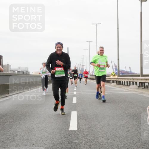 03.10.2025 - Köhlbrandbrückenlauf Matties Gatica Varas http://msf.ph/oto/9188573 03.10.2025 15:54:47 Position 3 7559 meine-sportfotos.de