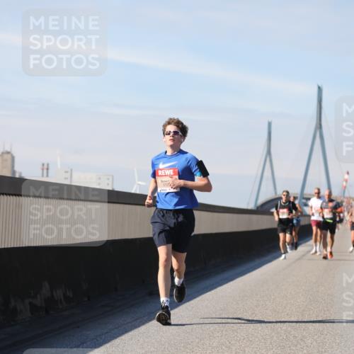 03.10.2025 - Köhlbrandbrückenlauf Yannick Fuchs http://msf.ph/oto/9188575 03.10.2025 11:47:50 Position 3 672, 4055 meine-sportfotos.de
