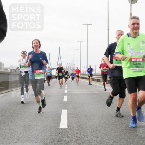 03.10.2025 - Köhlbrandbrückenlauf Matties Gatica Varas http://msf.ph/oto/9188581 03.10.2025 15:54:49 Position 3 7844, 9474, 7615 meine-sportfotos.de