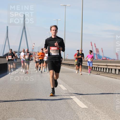 03.10.2025 - Köhlbrandbrückenlauf Yannick Fuchs http://msf.ph/oto/9188582 03.10.2025 11:47:51 Position 3 4055 meine-sportfotos.de