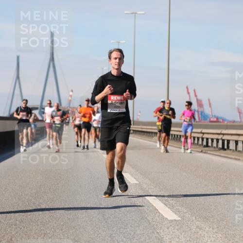 03.10.2025 - Köhlbrandbrückenlauf Yannick Fuchs http://msf.ph/oto/9188584 03.10.2025 11:47:51 Position 3 4055 meine-sportfotos.de