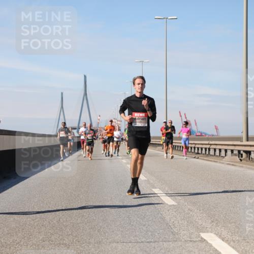 03.10.2025 - Köhlbrandbrückenlauf Yannick Fuchs http://msf.ph/oto/9188589 03.10.2025 11:47:51 Position 3 6723, 4055 meine-sportfotos.de