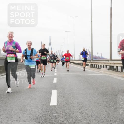 03.10.2025 - Köhlbrandbrückenlauf Matties Gatica Varas http://msf.ph/oto/9188591 03.10.2025 15:54:51 Position 3 9200, 9202 meine-sportfotos.de