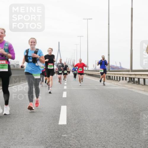 03.10.2025 - Köhlbrandbrückenlauf Matties Gatica Varas http://msf.ph/oto/9188592 03.10.2025 15:54:52 Position 3 9200, 9202 meine-sportfotos.de