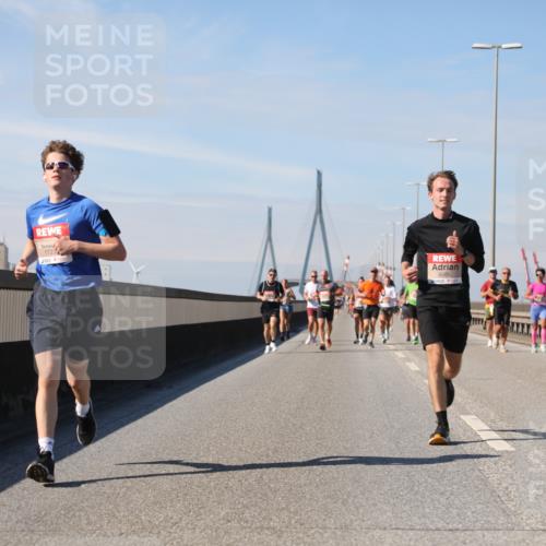 03.10.2025 - Köhlbrandbrückenlauf Yannick Fuchs http://msf.ph/oto/9188593 03.10.2025 11:47:51 Position 3 6723, 4055 meine-sportfotos.de