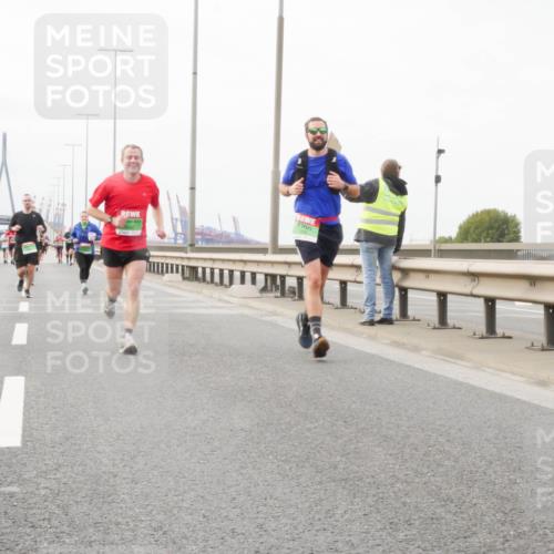 03.10.2025 - Köhlbrandbrückenlauf Matties Gatica Varas http://msf.ph/oto/9188606 03.10.2025 15:54:55 Position 3  meine-sportfotos.de