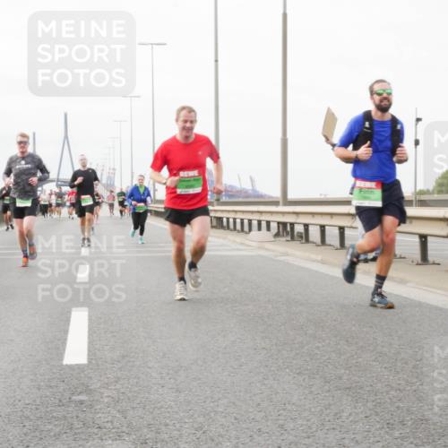 03.10.2025 - Köhlbrandbrückenlauf Matties Gatica Varas http://msf.ph/oto/9188609 03.10.2025 15:54:55 Position 3  meine-sportfotos.de