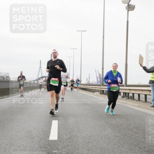 03.10.2025 - Köhlbrandbrückenlauf Matties Gatica Varas http://msf.ph/oto/9188625 03.10.2025 15:54:59 Position 3  meine-sportfotos.de