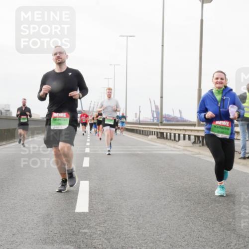 03.10.2025 - Köhlbrandbrückenlauf Matties Gatica Varas http://msf.ph/oto/9188629 03.10.2025 15:55:00 Position 3 7303, 8592 meine-sportfotos.de