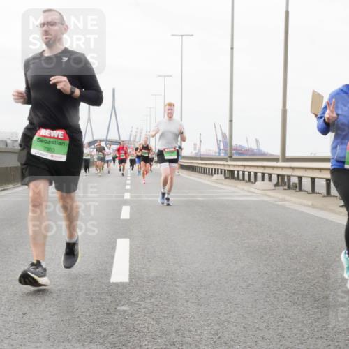 03.10.2025 - Köhlbrandbrückenlauf Matties Gatica Varas http://msf.ph/oto/9188632 03.10.2025 15:55:00 Position 3 7303, 8592 meine-sportfotos.de