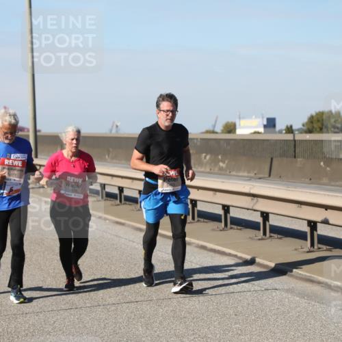 03.10.2025 - Köhlbrandbrückenlauf Yannick Fuchs http://msf.ph/oto/9188635 03.10.2025 12:08:00 Position 3 5077, 5074, 5463 meine-sportfotos.de