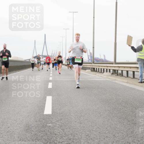 03.10.2025 - Köhlbrandbrückenlauf Matties Gatica Varas http://msf.ph/oto/9188636 03.10.2025 15:55:01 Position 3  meine-sportfotos.de