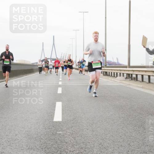 03.10.2025 - Köhlbrandbrückenlauf Matties Gatica Varas http://msf.ph/oto/9188639 03.10.2025 15:55:02 Position 3  meine-sportfotos.de