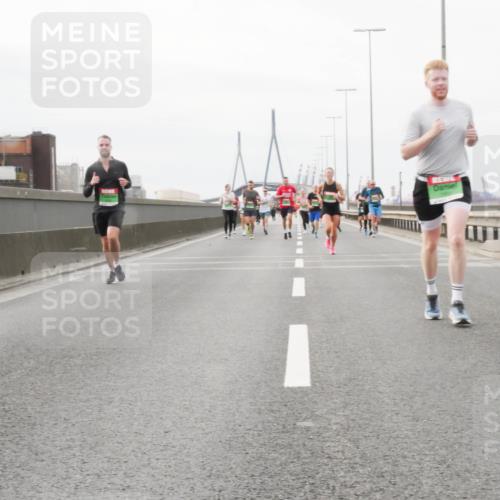03.10.2025 - Köhlbrandbrückenlauf Matties Gatica Varas http://msf.ph/oto/9188640 03.10.2025 15:55:02 Position 3  meine-sportfotos.de
