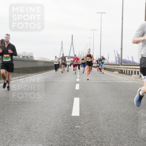 03.10.2025 - Köhlbrandbrückenlauf Matties Gatica Varas http://msf.ph/oto/9188645 03.10.2025 15:55:03 Position 3 7469 meine-sportfotos.de