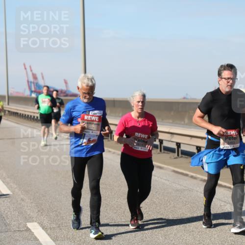 03.10.2025 - Köhlbrandbrückenlauf Yannick Fuchs http://msf.ph/oto/9188649 03.10.2025 12:08:01 Position 3 5077, 5074, 5463 meine-sportfotos.de