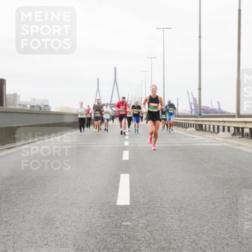 03.10.2025 - Köhlbrandbrückenlauf Matties Gatica Varas http://msf.ph/oto/9188650 03.10.2025 15:55:04 Position 3  meine-sportfotos.de