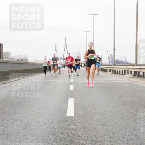 03.10.2025 - Köhlbrandbrückenlauf Matties Gatica Varas http://msf.ph/oto/9188651 03.10.2025 15:55:05 Position 3  meine-sportfotos.de
