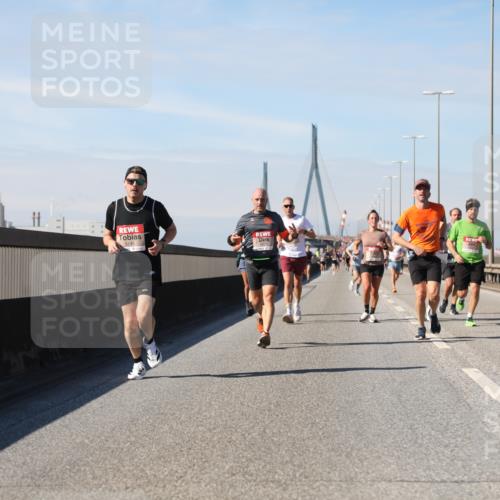 03.10.2025 - Köhlbrandbrückenlauf Yannick Fuchs http://msf.ph/oto/9188652 03.10.2025 11:47:56 Position 3 5245 meine-sportfotos.de