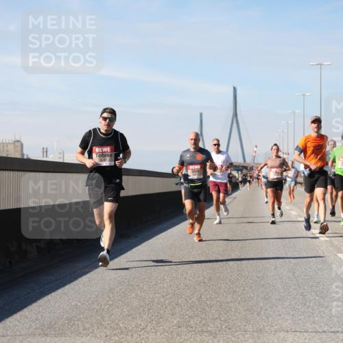 03.10.2025 - Köhlbrandbrückenlauf Yannick Fuchs http://msf.ph/oto/9188655 03.10.2025 11:47:56 Position 3 5245 meine-sportfotos.de