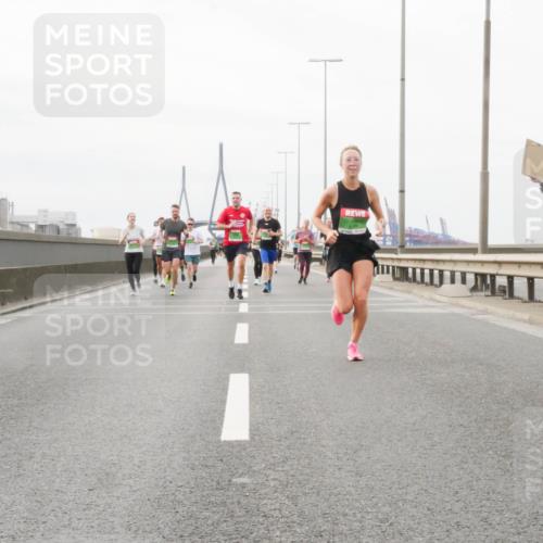 03.10.2025 - Köhlbrandbrückenlauf Matties Gatica Varas http://msf.ph/oto/9188656 03.10.2025 15:55:06 Position 3  meine-sportfotos.de