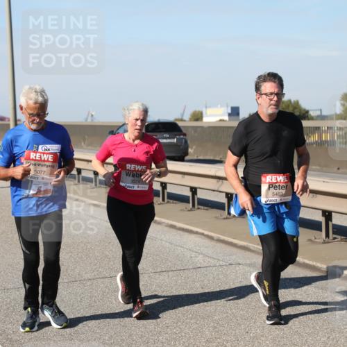 03.10.2025 - Köhlbrandbrückenlauf Yannick Fuchs http://msf.ph/oto/9188657 03.10.2025 12:08:01 Position 3 12, 5077, 5074, 5463 meine-sportfotos.de