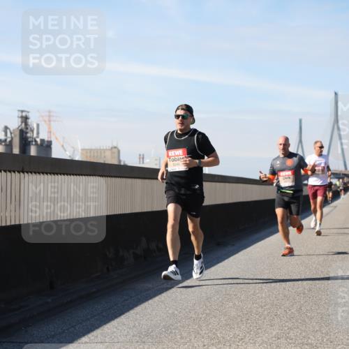 03.10.2025 - Köhlbrandbrückenlauf Yannick Fuchs http://msf.ph/oto/9188658 03.10.2025 11:47:56 Position 3 5245 meine-sportfotos.de