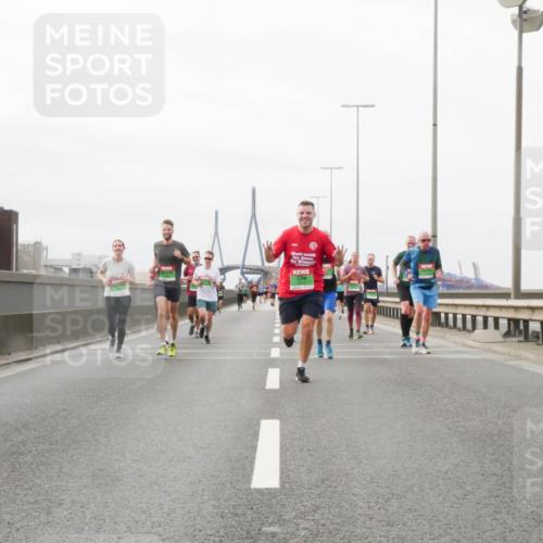 03.10.2025 - Köhlbrandbrückenlauf Matties Gatica Varas http://msf.ph/oto/9188668 03.10.2025 15:55:08 Position 3  meine-sportfotos.de