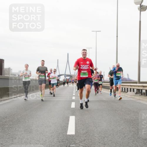 03.10.2025 - Köhlbrandbrückenlauf Matties Gatica Varas http://msf.ph/oto/9188670 03.10.2025 15:55:09 Position 3  meine-sportfotos.de