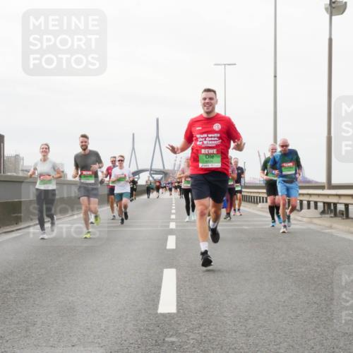 03.10.2025 - Köhlbrandbrückenlauf Matties Gatica Varas http://msf.ph/oto/9188672 03.10.2025 15:55:09 Position 3 9334 meine-sportfotos.de