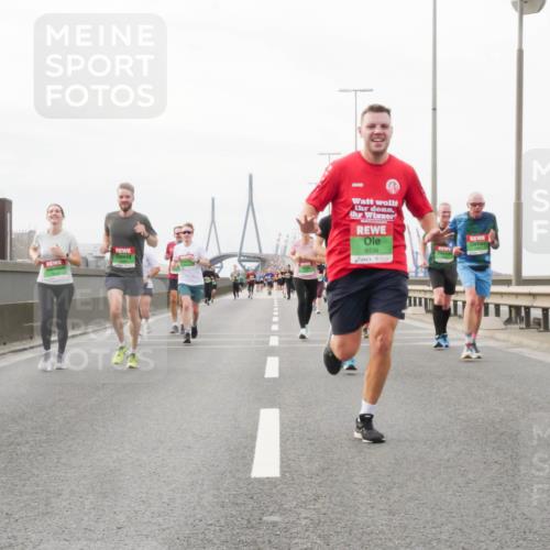 03.10.2025 - Köhlbrandbrückenlauf Matties Gatica Varas http://msf.ph/oto/9188675 03.10.2025 15:55:10 Position 3 9334 meine-sportfotos.de