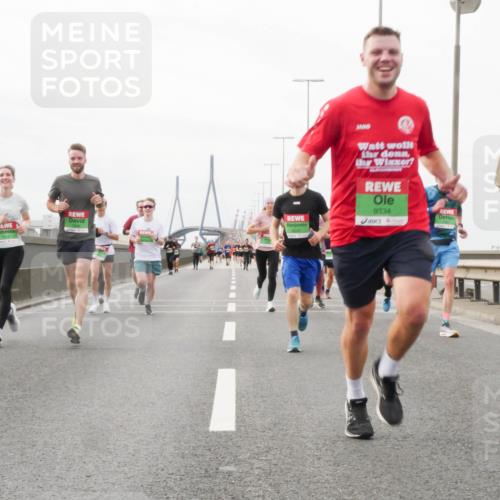 03.10.2025 - Köhlbrandbrückenlauf Matties Gatica Varas http://msf.ph/oto/9188676 03.10.2025 15:55:10 Position 3 9334 meine-sportfotos.de