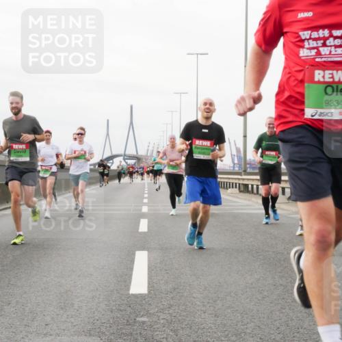 03.10.2025 - Köhlbrandbrückenlauf Matties Gatica Varas http://msf.ph/oto/9188679 03.10.2025 15:55:11 Position 3 8220, 9334 meine-sportfotos.de