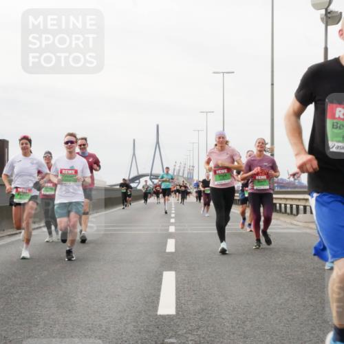 03.10.2025 - Köhlbrandbrückenlauf Matties Gatica Varas http://msf.ph/oto/9188684 03.10.2025 15:55:12 Position 3 8220 meine-sportfotos.de