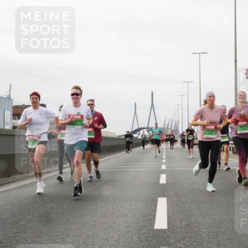 03.10.2025 - Köhlbrandbrückenlauf Matties Gatica Varas http://msf.ph/oto/9188687 03.10.2025 15:55:13 Position 3 8490 meine-sportfotos.de