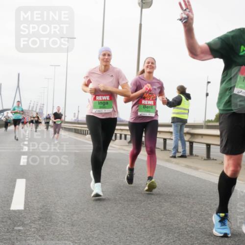 03.10.2025 - Köhlbrandbrückenlauf Matties Gatica Varas http://msf.ph/oto/9188691 03.10.2025 15:55:14 Position 3 8490, 7350, 7656 meine-sportfotos.de
