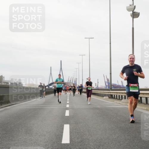 03.10.2025 - Köhlbrandbrückenlauf Matties Gatica Varas http://msf.ph/oto/9188698 03.10.2025 15:55:15 Position 3  meine-sportfotos.de