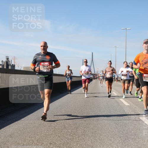 03.10.2025 - Köhlbrandbrückenlauf Yannick Fuchs http://msf.ph/oto/9188701 03.10.2025 11:47:59 Position 3 5670, 6038 meine-sportfotos.de
